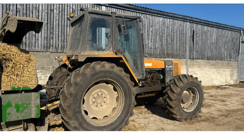 RENAULT 133-14 T - Tractor agricol: Foto 4 RENAULT 133-14 T - Tractor agricol: Foto 4