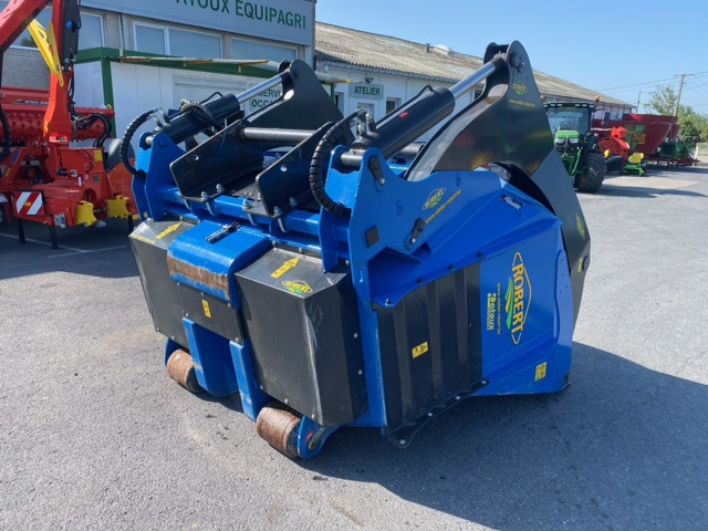 ROBERT - ROBIN BMV33 - Remorcă distribuit furaje: Foto 1 ROBERT - ROBIN BMV33 - Remorcă distribuit furaje: Foto 1