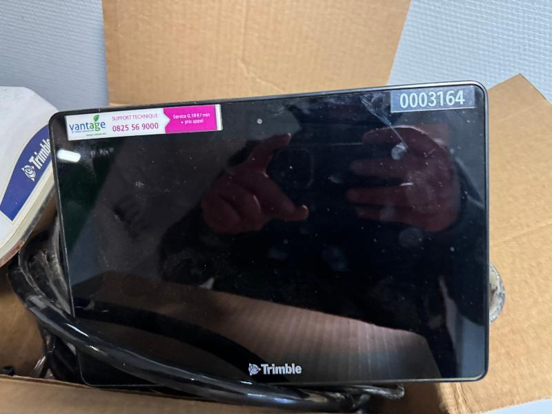 TRIMBLE GFX 750 RTK - Sistem de navigare pentru Utilaje agricole: Foto 2 TRIMBLE GFX 750 RTK - Sistem de navigare pentru Utilaje agricole: Foto 2