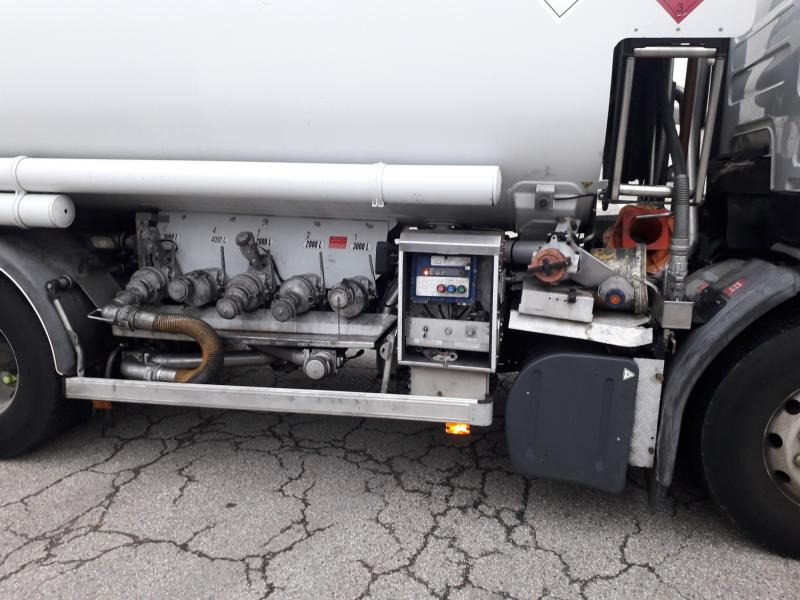 Renault Premium 440 DXI - Camion cisternă: Foto 3 Renault Premium 440 DXI - Camion cisternă: Foto 3