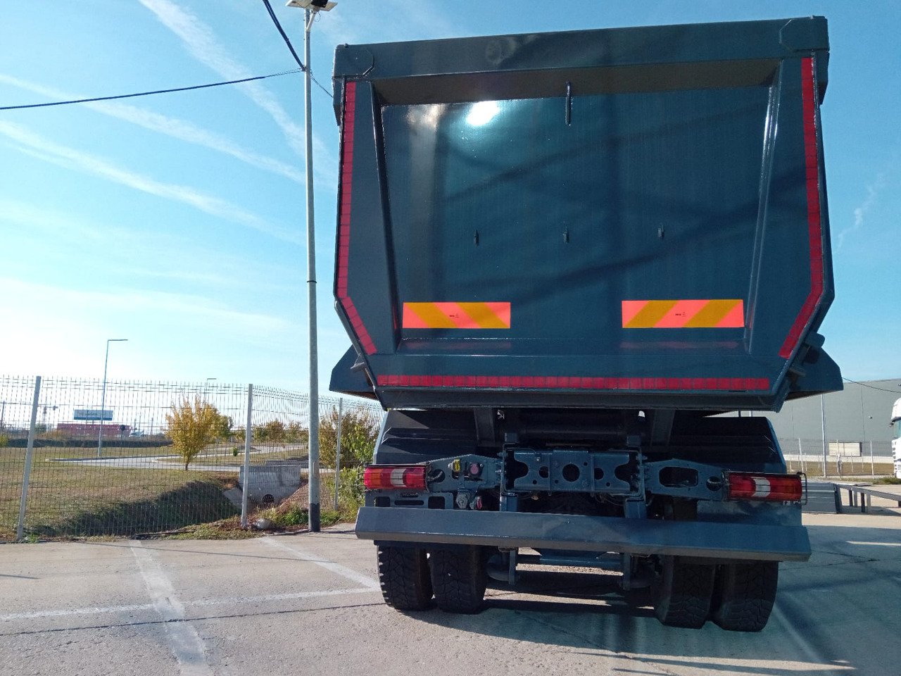 Mercedes-Benz Arocs 42.40 8×4 Basculanta/Tipper/Kipper Heavy Duty, TOP !!! - Camion basculantă: Foto 5 Mercedes-Benz Arocs 42.40 8×4 Basculanta/Tipper/Kipper Heavy Duty, TOP !!! - Camion basculantă: Foto 5