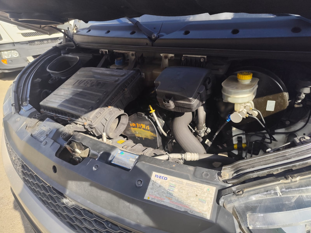 IVECO DAILY 35-130 - Camion cu macara, Autoutilitară basculantă: Foto 5 IVECO DAILY 35-130 - Camion cu macara, Autoutilitară basculantă: Foto 5