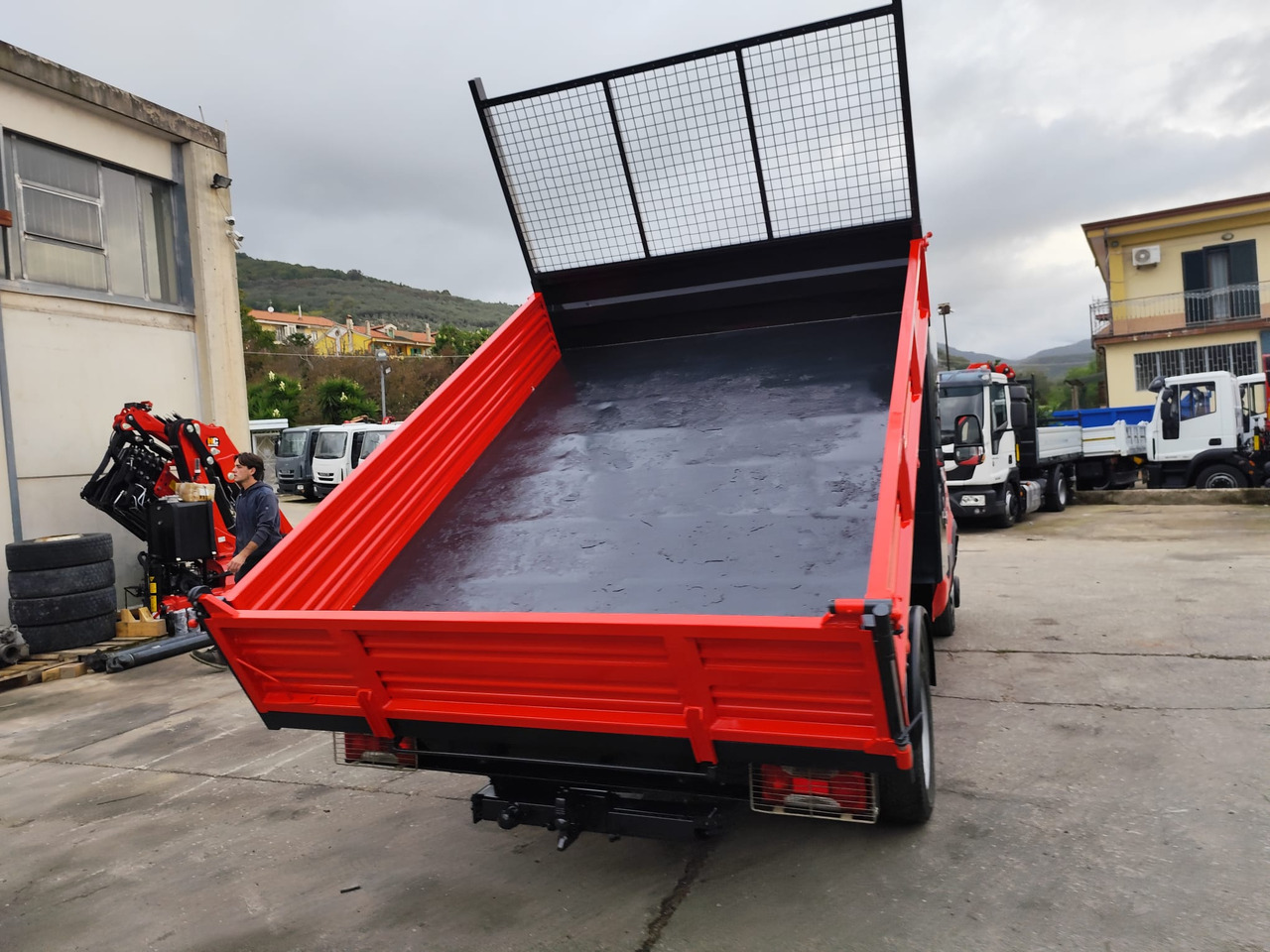 Interior photo 1: Autoutilitară basculantă IVECO DAILY 35C13