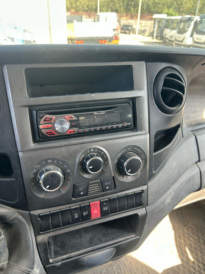 IVECO DAILY 35C13 - Autoutilitară basculantă, Autoutilitară cabină dublă: Foto 4 IVECO DAILY 35C13 - Autoutilitară basculantă, Autoutilitară cabină dublă: Foto 4