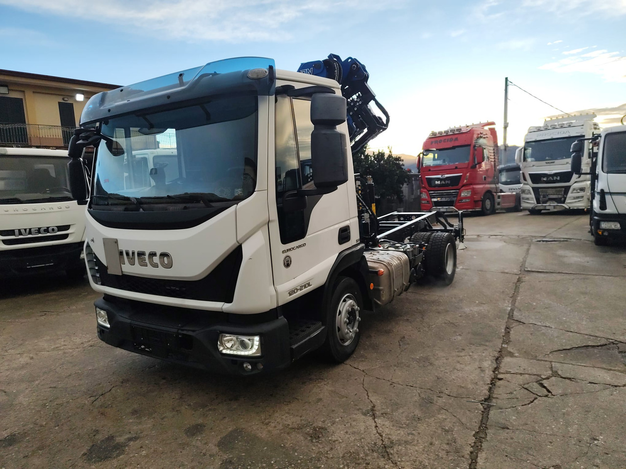 Camion cu macara, Camion basculantă IVECO EUROCARGO 120-210: Foto 41