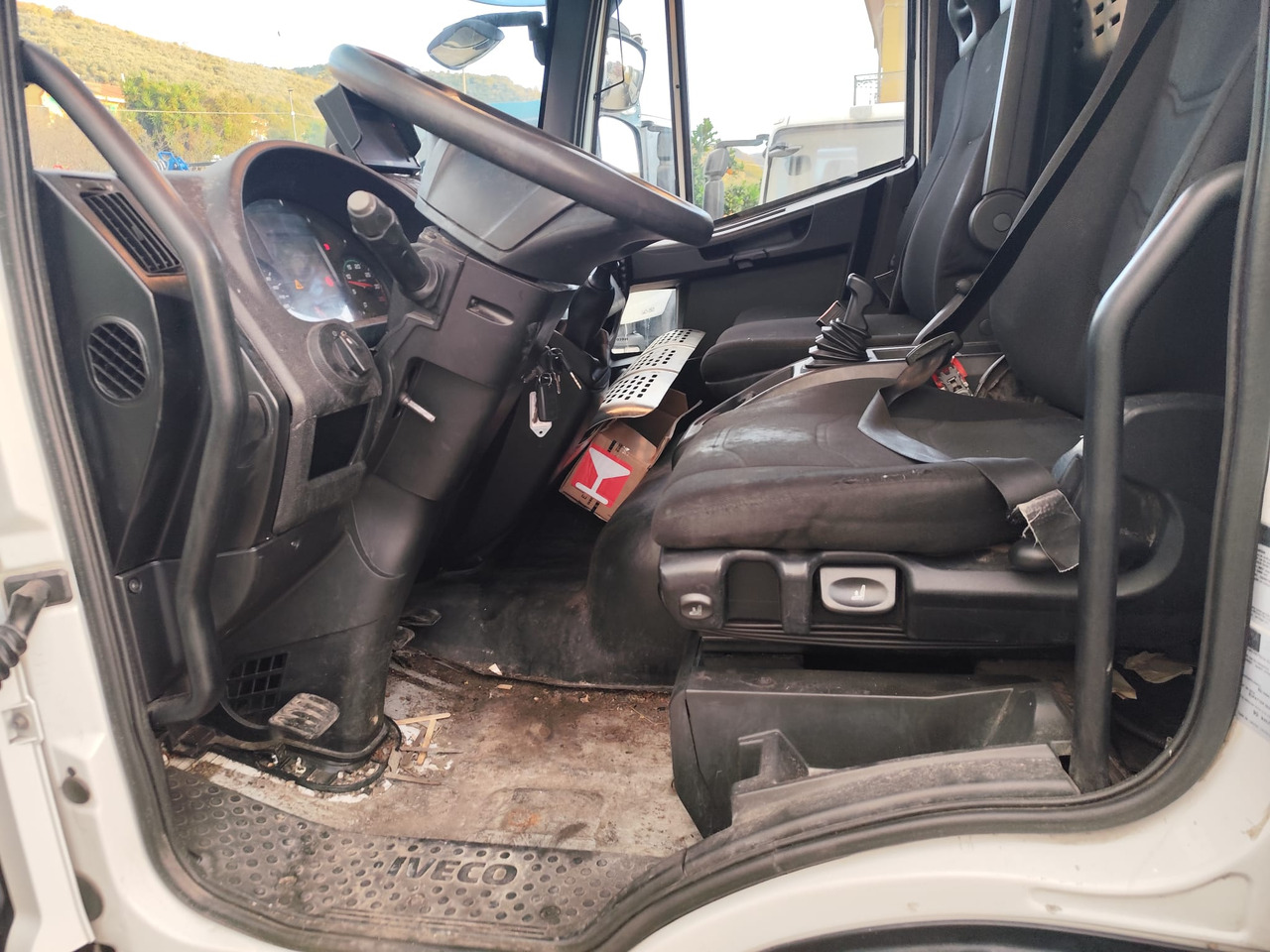 Camion cu macara, Camion basculantă IVECO EUROCARGO 120-210: Foto 13