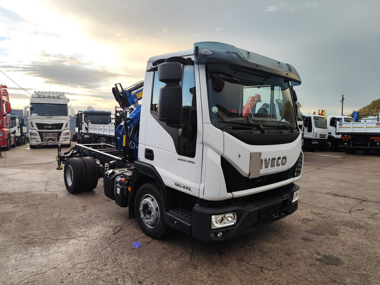 Camion cu macara, Camion basculantă IVECO EUROCARGO 120-210: Foto 45