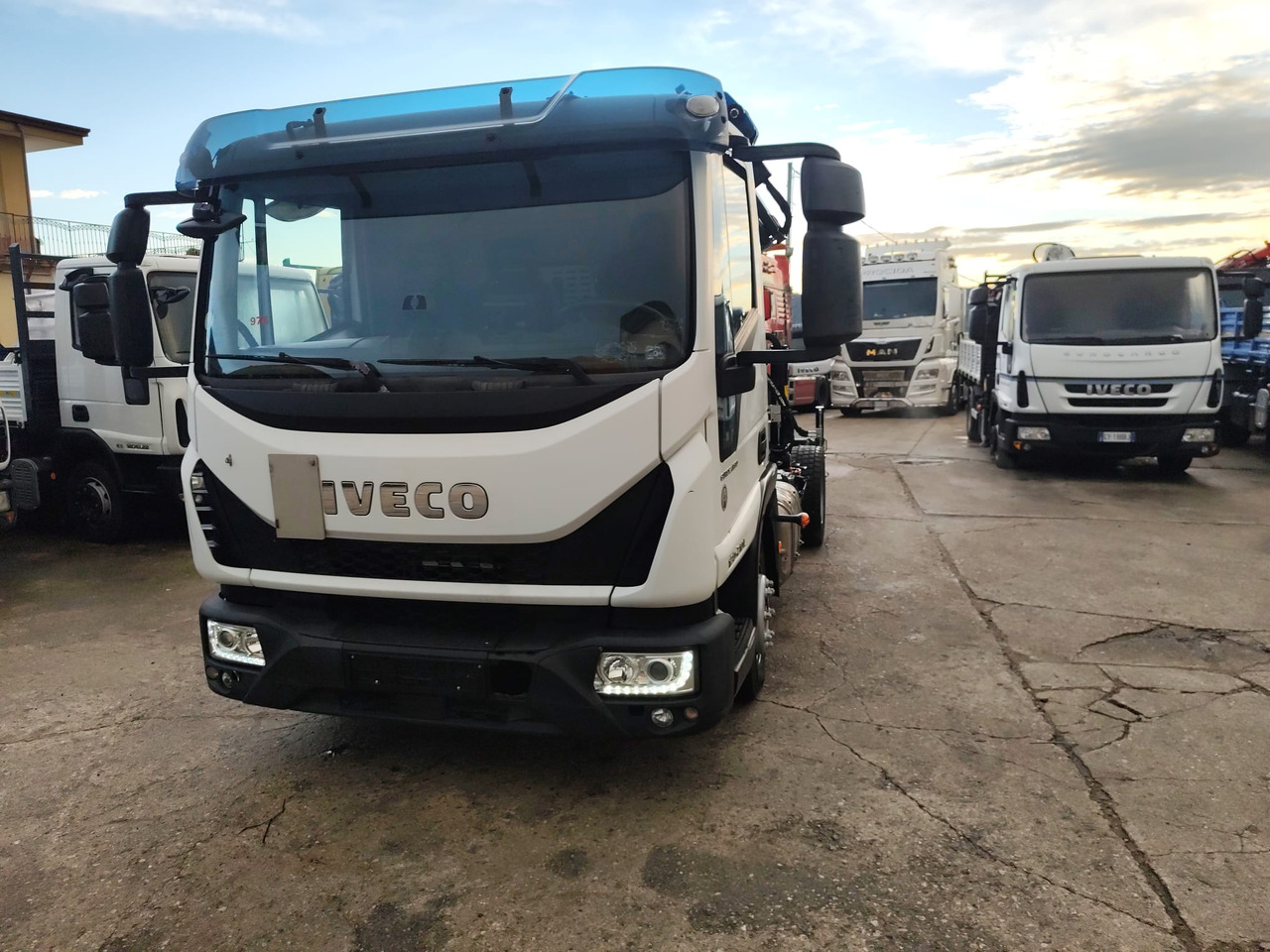 Camion cu macara, Camion basculantă IVECO EUROCARGO 120-210: Foto 40