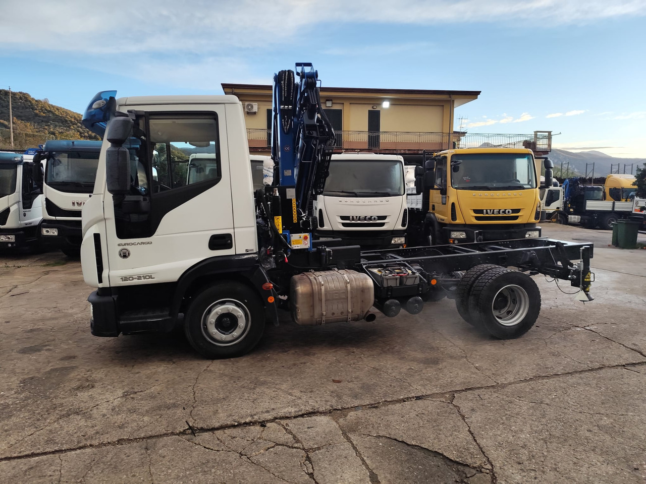 Camion cu macara, Camion basculantă IVECO EUROCARGO 120-210: Foto 30