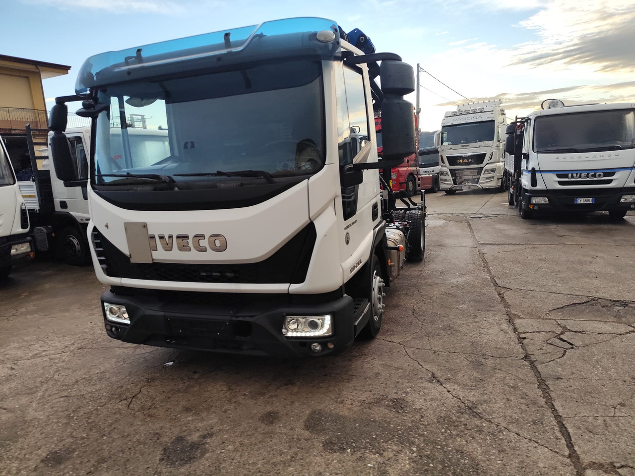 Camion cu macara, Camion basculantă IVECO EUROCARGO 120-210: Foto 39