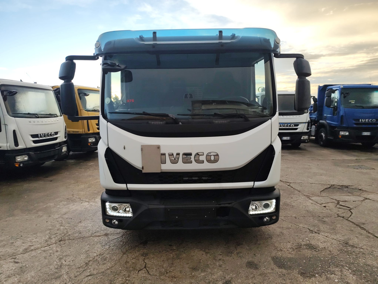 Camion cu macara, Camion basculantă IVECO EUROCARGO 120-210: Foto 44