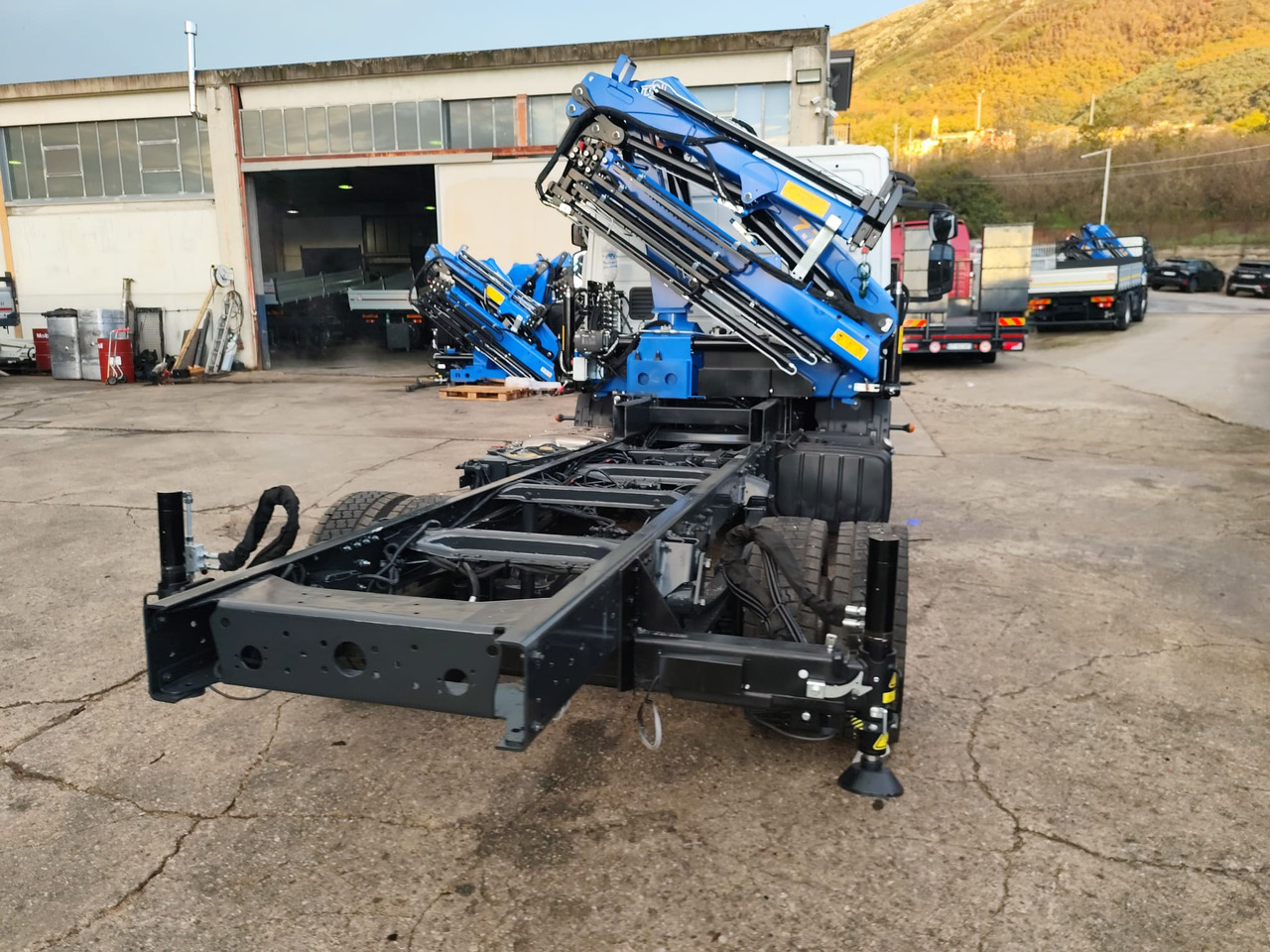 Camion cu macara, Camion basculantă IVECO EUROCARGO 120-210: Foto 16