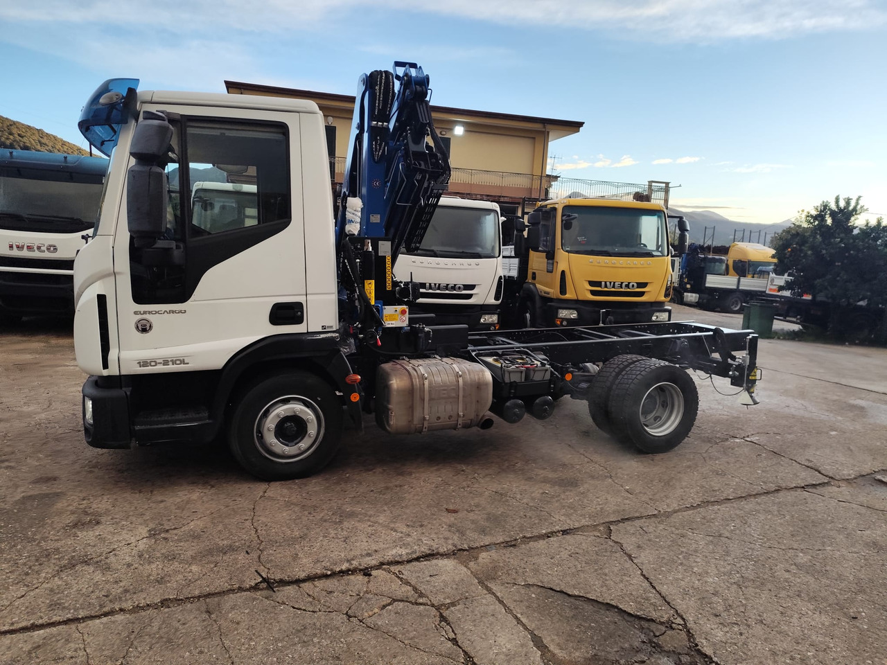 Camion cu macara, Camion basculantă IVECO EUROCARGO 120-210: Foto 34