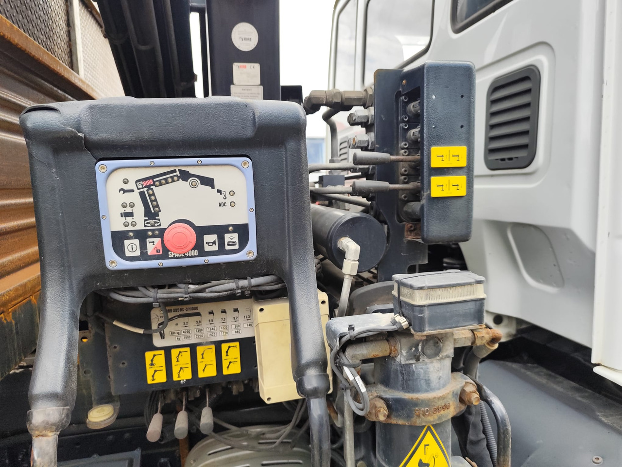 IVECO EUROCARGO 120E28 - Camion cu macara, Camion basculantă: Foto 4 IVECO EUROCARGO 120E28 - Camion cu macara, Camion basculantă: Foto 4