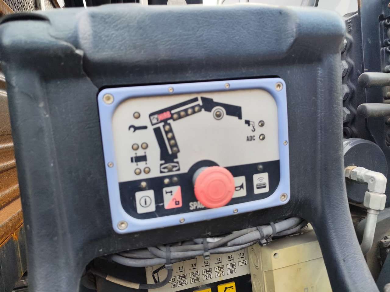 IVECO EUROCARGO 120E28 - Camion cu macara, Camion basculantă: Foto 5 IVECO EUROCARGO 120E28 - Camion cu macara, Camion basculantă: Foto 5