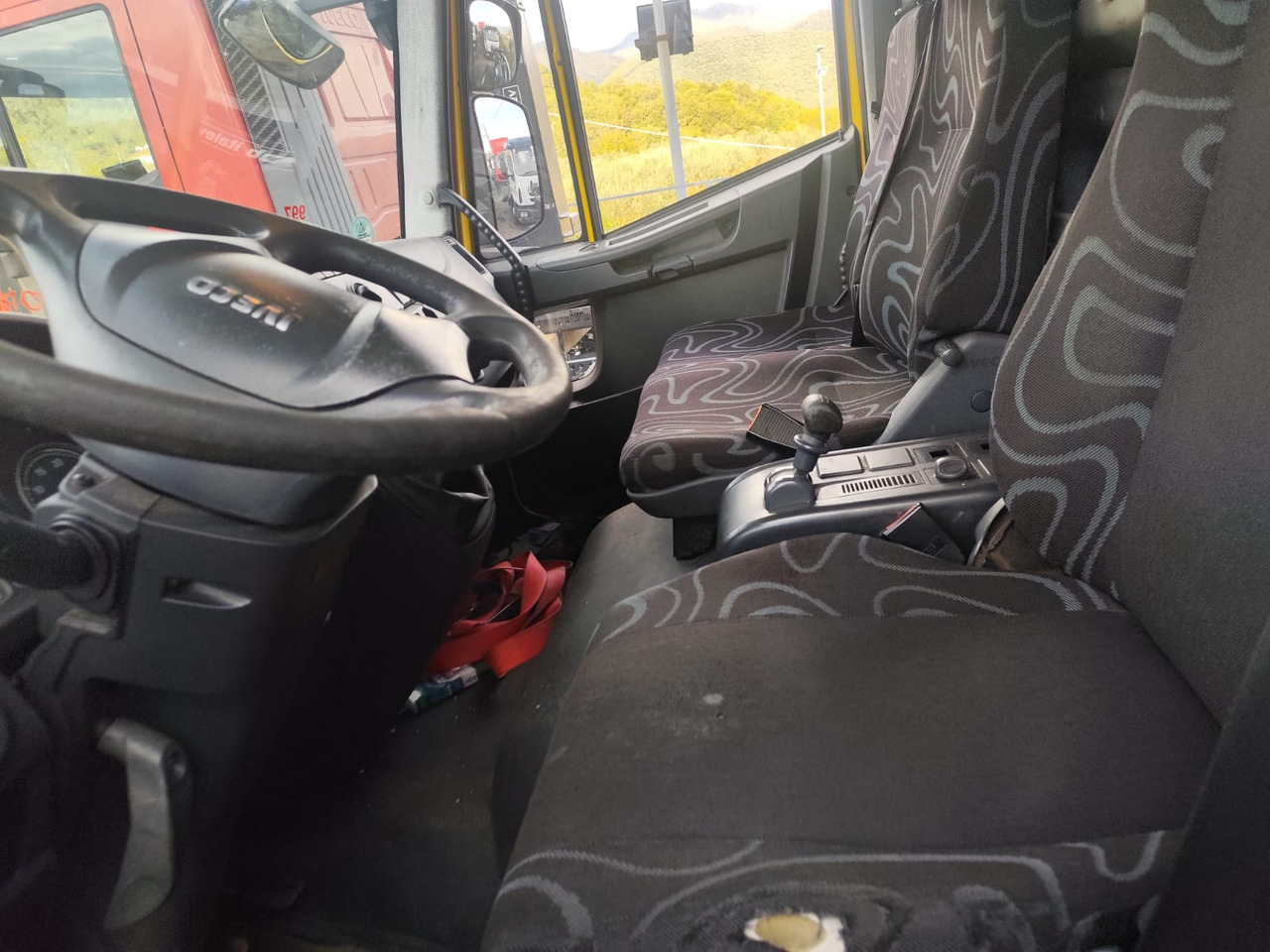 IVECO EUROCARGO 120E28P - Camion şasiu: Foto 5 IVECO EUROCARGO 120E28P - Camion şasiu: Foto 5