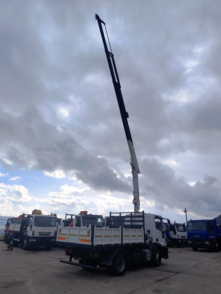 IVECO EUROCARGO 120E28P - Camion cu macara, Camion basculantă: Foto 4 IVECO EUROCARGO 120E28P - Camion cu macara, Camion basculantă: Foto 4