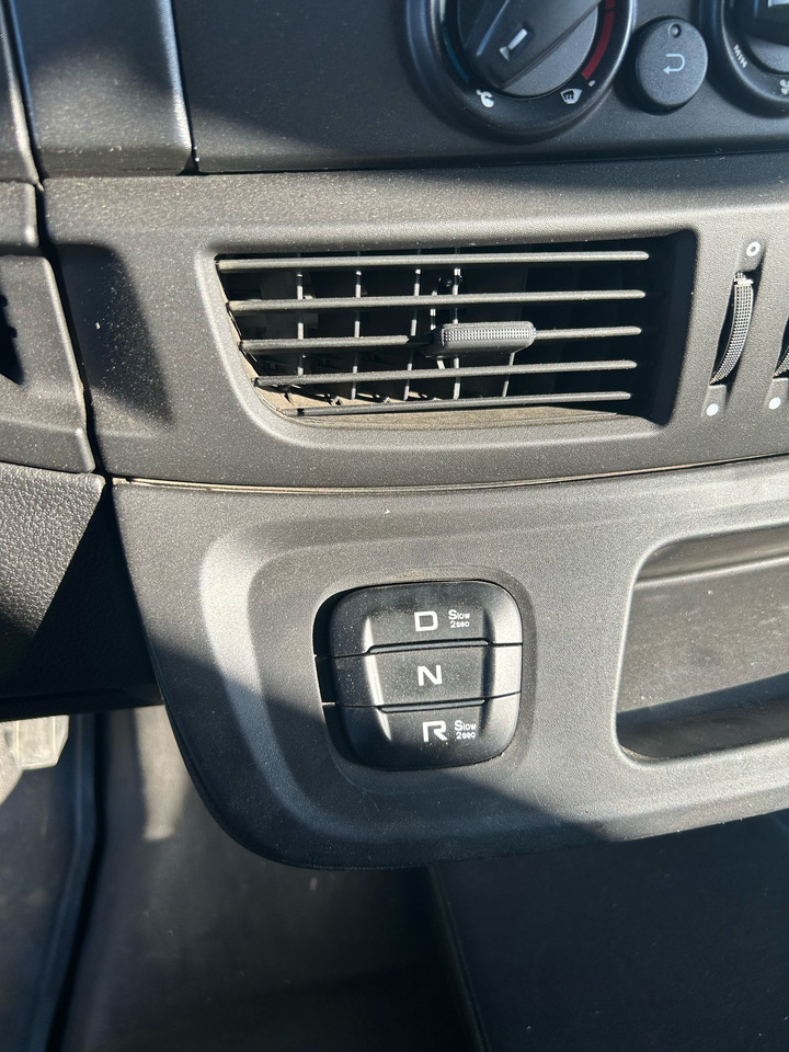 IVECO EUROCARGO 140-250 - Camion cu macara, Camion basculantă: Foto 4 IVECO EUROCARGO 140-250 - Camion cu macara, Camion basculantă: Foto 4