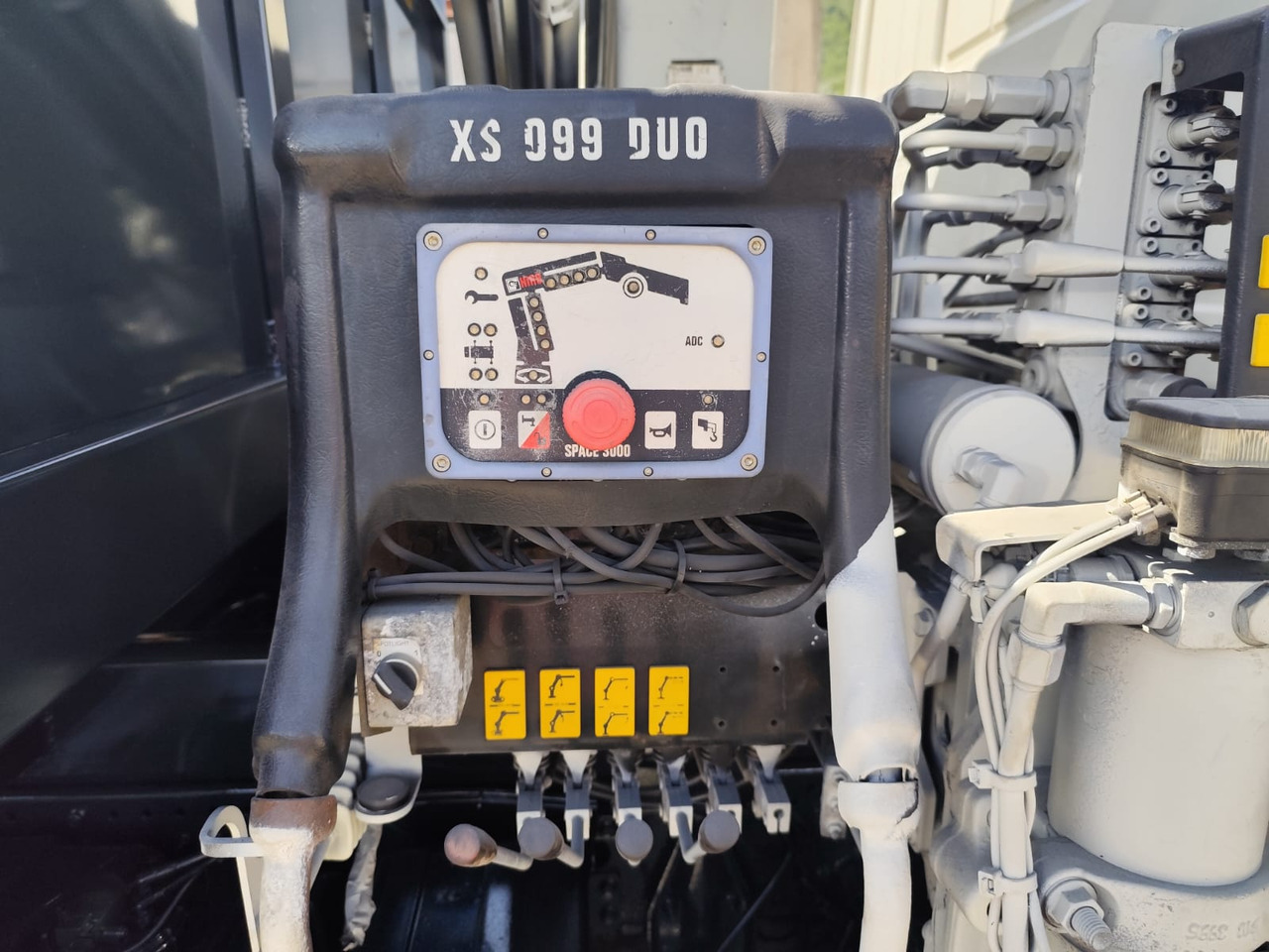 IVECO EUROCARGO 140-250 - Camion basculantă, Camion cu macara: Foto 2 IVECO EUROCARGO 140-250 - Camion basculantă, Camion cu macara: Foto 2