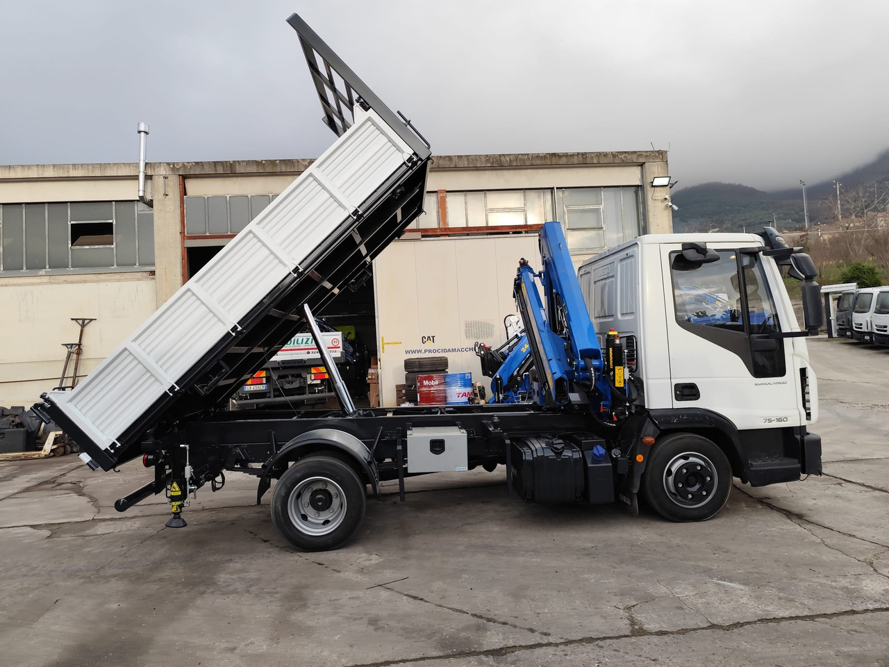 IVECO EUROCARGO 75-160 - Camion basculantă, Camion cu macara: Foto 5 IVECO EUROCARGO 75-160 - Camion basculantă, Camion cu macara: Foto 5