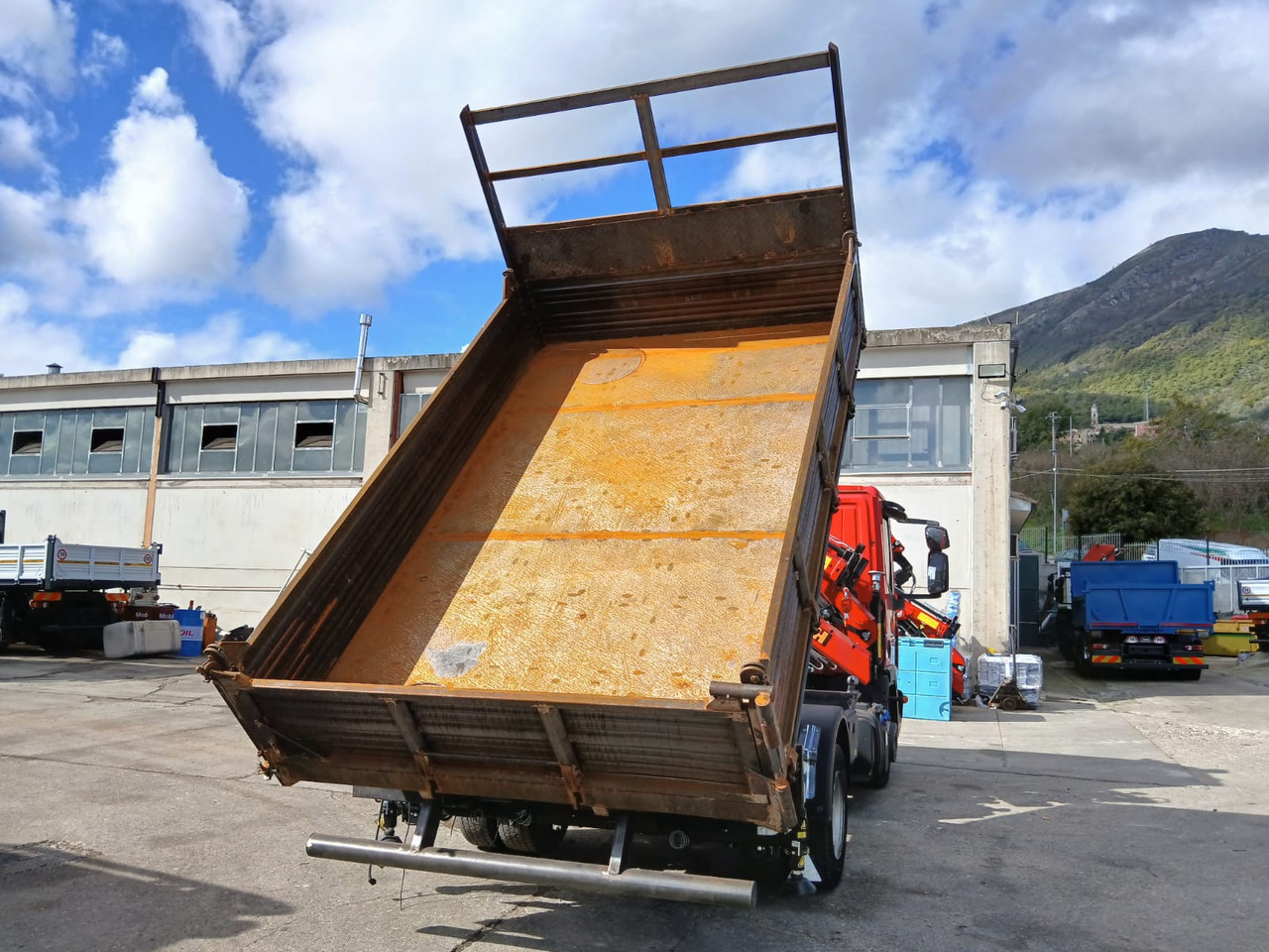 IVECO EUROCARGO 80-190 - Camion cu macara: Foto 5 IVECO EUROCARGO 80-190 - Camion cu macara: Foto 5