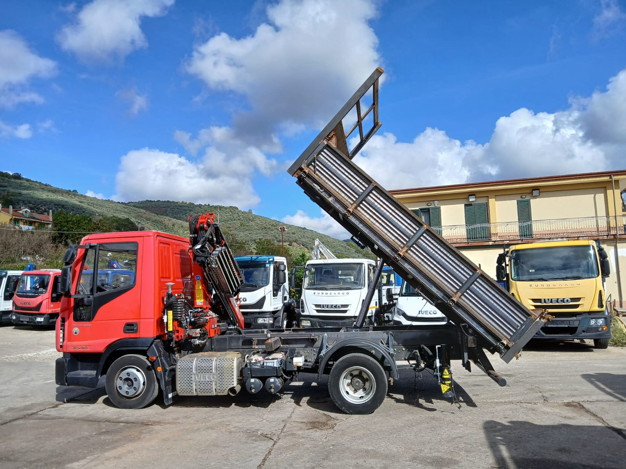 IVECO EUROCARGO 80-190 - Camion cu macara: Foto 2 IVECO EUROCARGO 80-190 - Camion cu macara: Foto 2