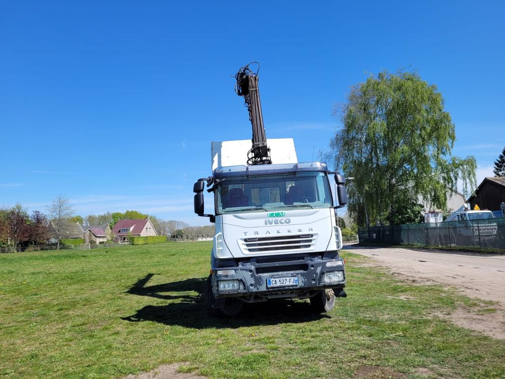 IVECO TRAKKER 260T36 - Camion cu macara, Camion basculantă: Foto 3 IVECO TRAKKER 260T36 - Camion cu macara, Camion basculantă: Foto 3