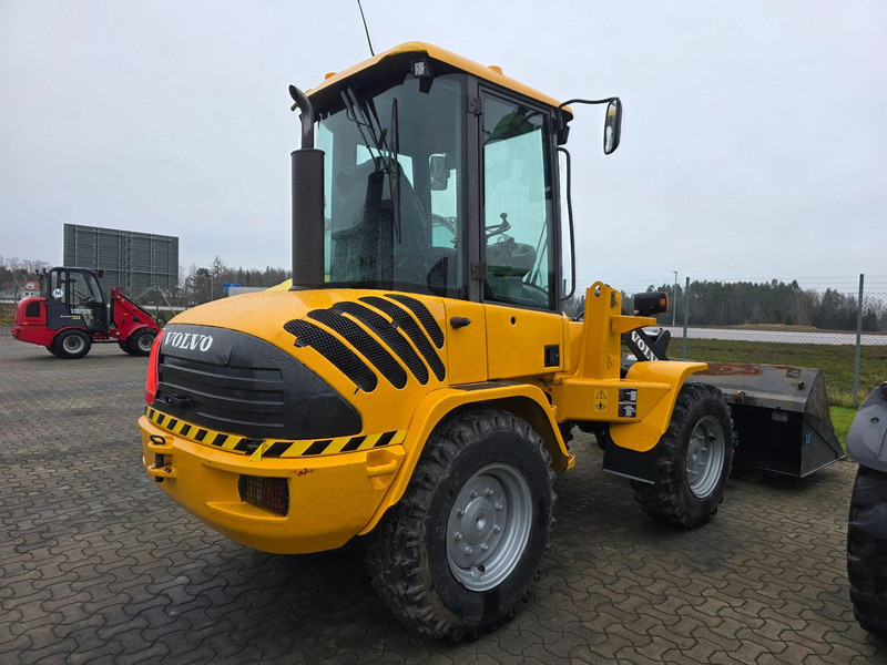 Volvo L30 - Încărcător frontal pe pneuri: Foto 1 Volvo L30 - Încărcător frontal pe pneuri: Foto 1