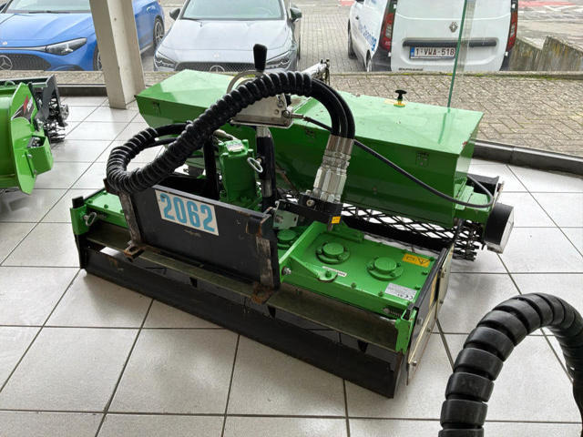 R2 MTZ-135 - Utilaje constructii: Foto 3 R2 MTZ-135 - Utilaje constructii: Foto 3