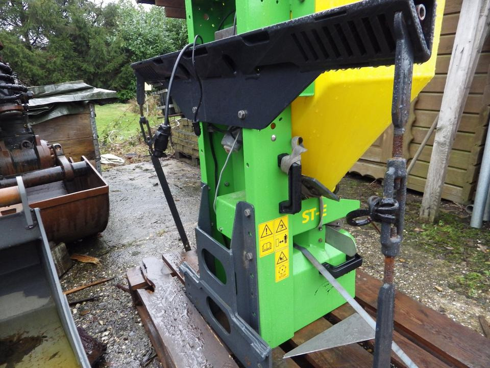 ADLER Salzstreuer STE120 elektrischer Streuer ohne Steuerung - Sararita: Foto 4 ADLER Salzstreuer STE120 elektrischer Streuer ohne Steuerung - Sararita: Foto 4