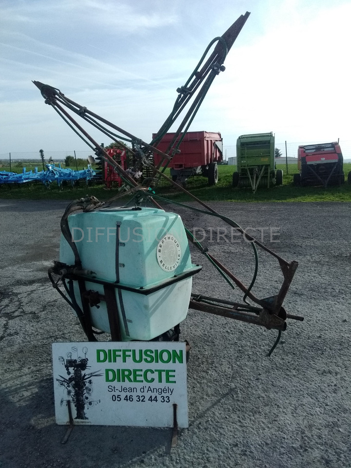 BERTHOUD PULVERISATEUR PO DS 4 - Maşină de erbicidat purtata: Foto 1 BERTHOUD PULVERISATEUR PO DS 4 - Maşină de erbicidat purtata: Foto 1