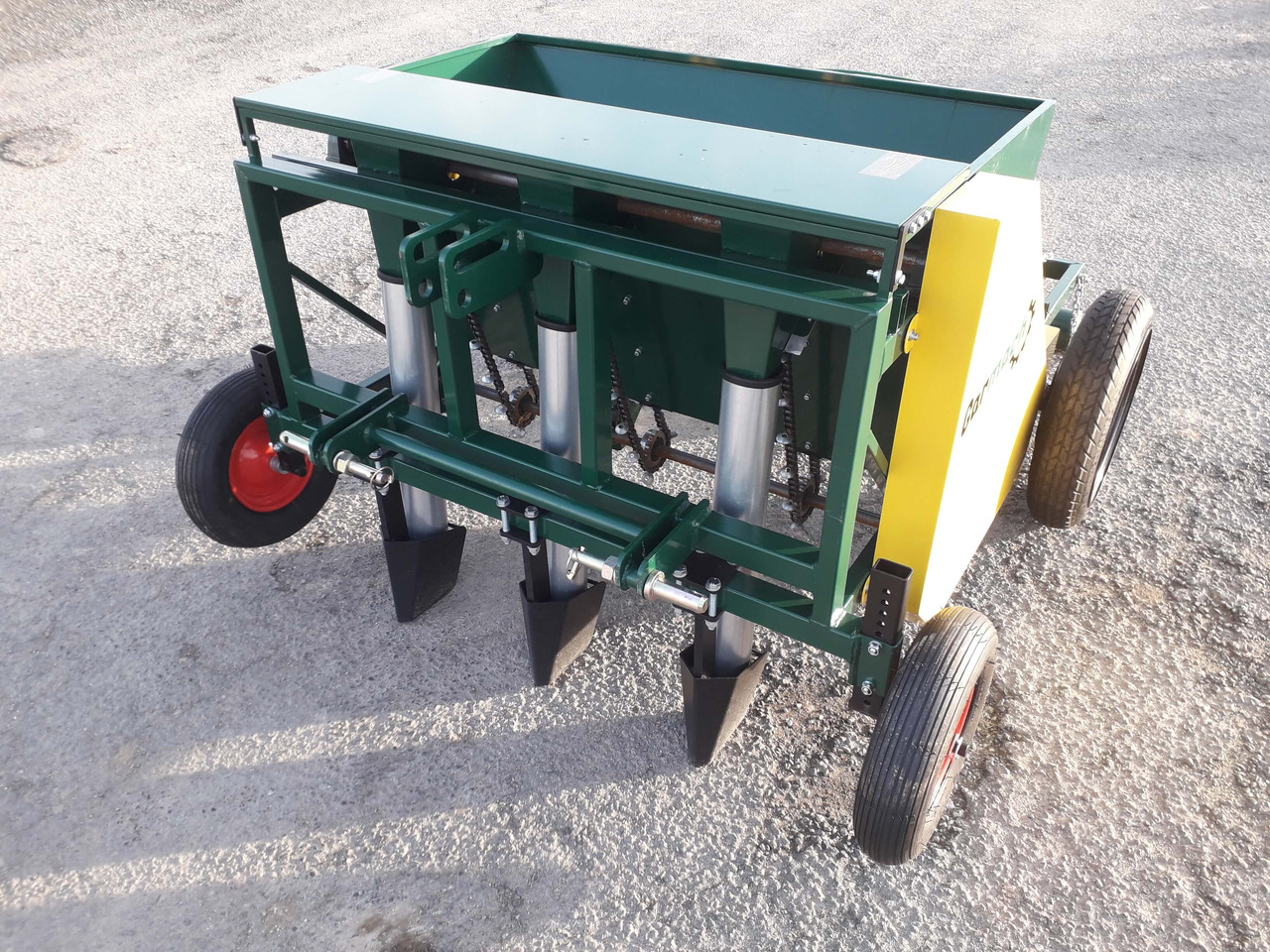 GARMACH Planteuse Ail-Oignon-Echalote AGP 3 R - Maşină de plantat cartofi: Foto 2 GARMACH Planteuse Ail-Oignon-Echalote AGP 3 R - Maşină de plantat cartofi: Foto 2