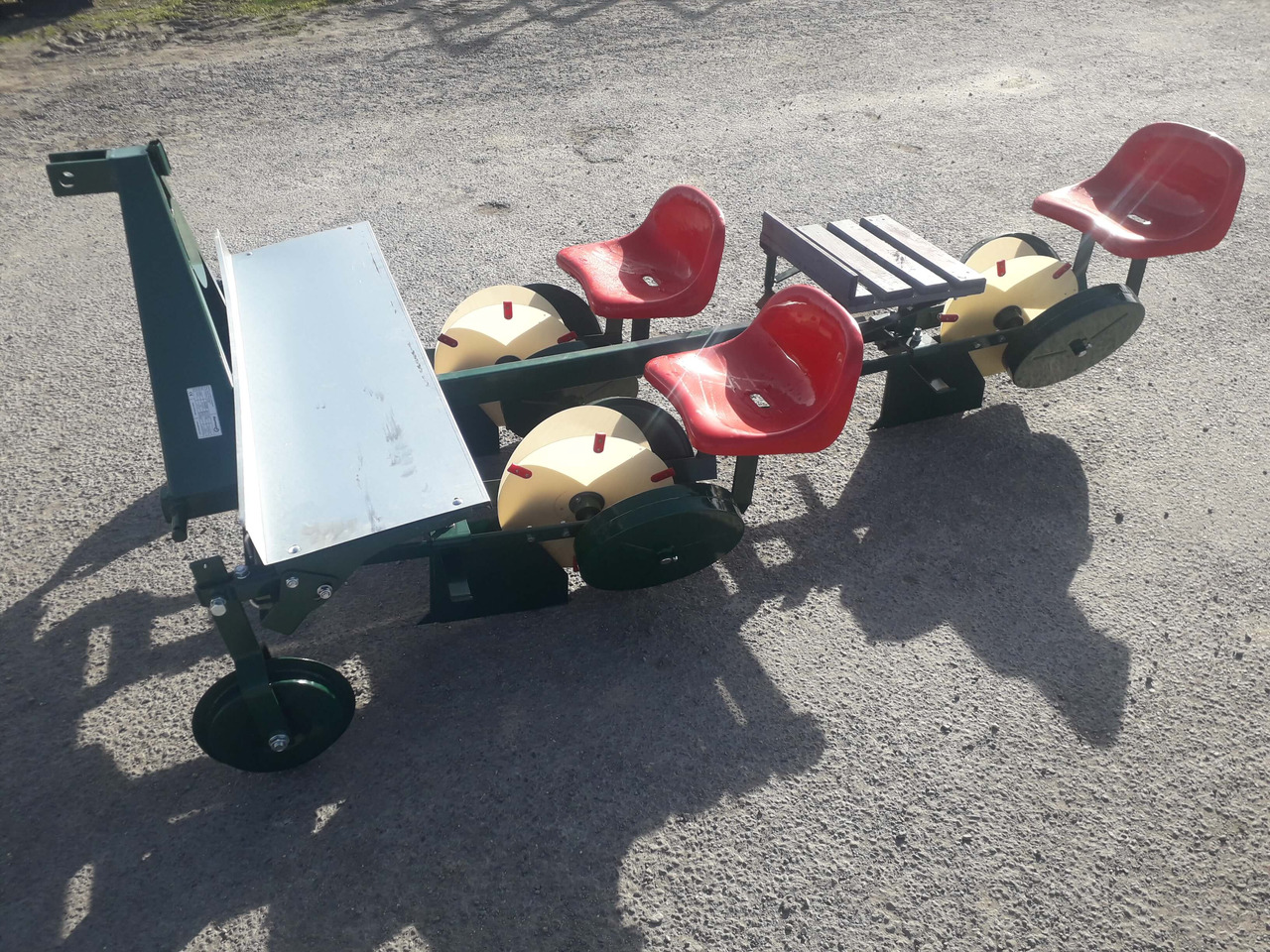 GARMACH Transplanteur à Mini-Mottes 3 rangs - Maşină de plantat cartofi: Foto 2 GARMACH Transplanteur à Mini-Mottes 3 rangs - Maşină de plantat cartofi: Foto 2