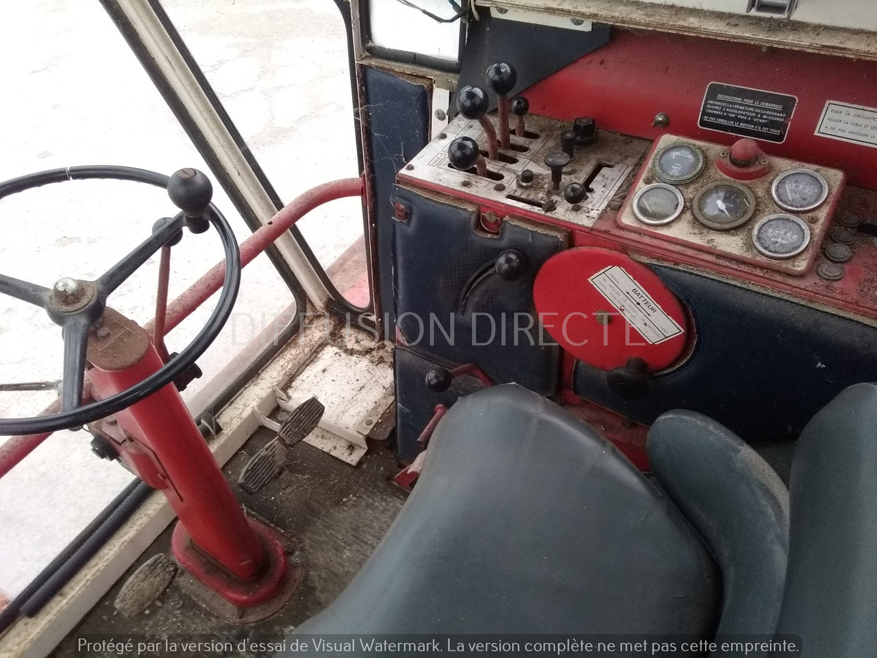 MASSEY FERGUSON MOISSONNEUSE BATTEUSE 620 - Combină de recoltat cereale: Foto 4 MASSEY FERGUSON MOISSONNEUSE BATTEUSE 620 - Combină de recoltat cereale: Foto 4