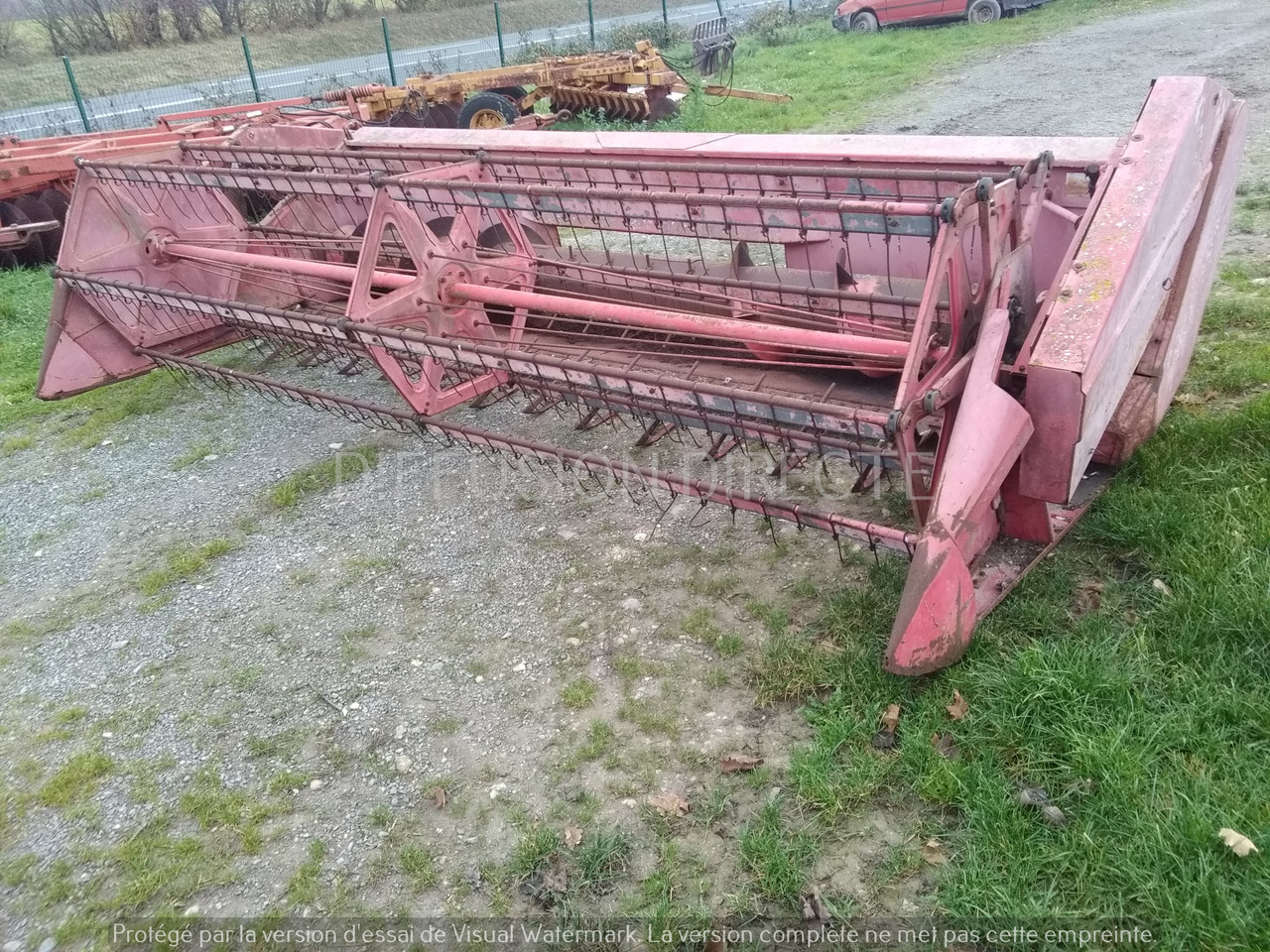 MASSEY FERGUSON MOISSONNEUSE BATTEUSE 620 - Combină de recoltat cereale: Foto 5 MASSEY FERGUSON MOISSONNEUSE BATTEUSE 620 - Combină de recoltat cereale: Foto 5