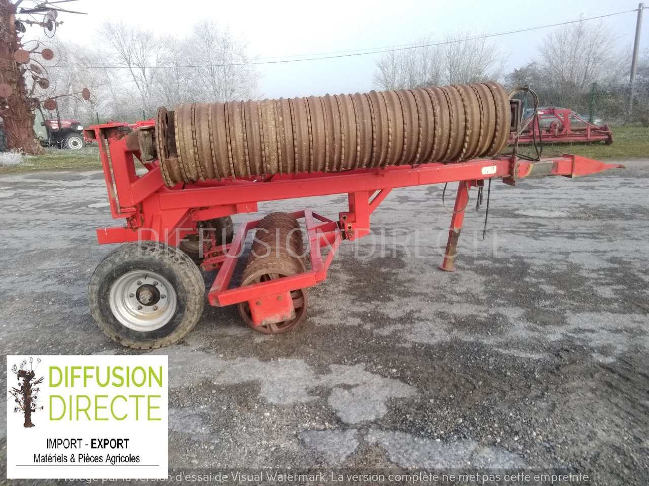 QUIVOGNE ROULEAU CAMBRIDGE R 630 - Compactor agricola: Foto 1 QUIVOGNE ROULEAU CAMBRIDGE R 630 - Compactor agricola: Foto 1