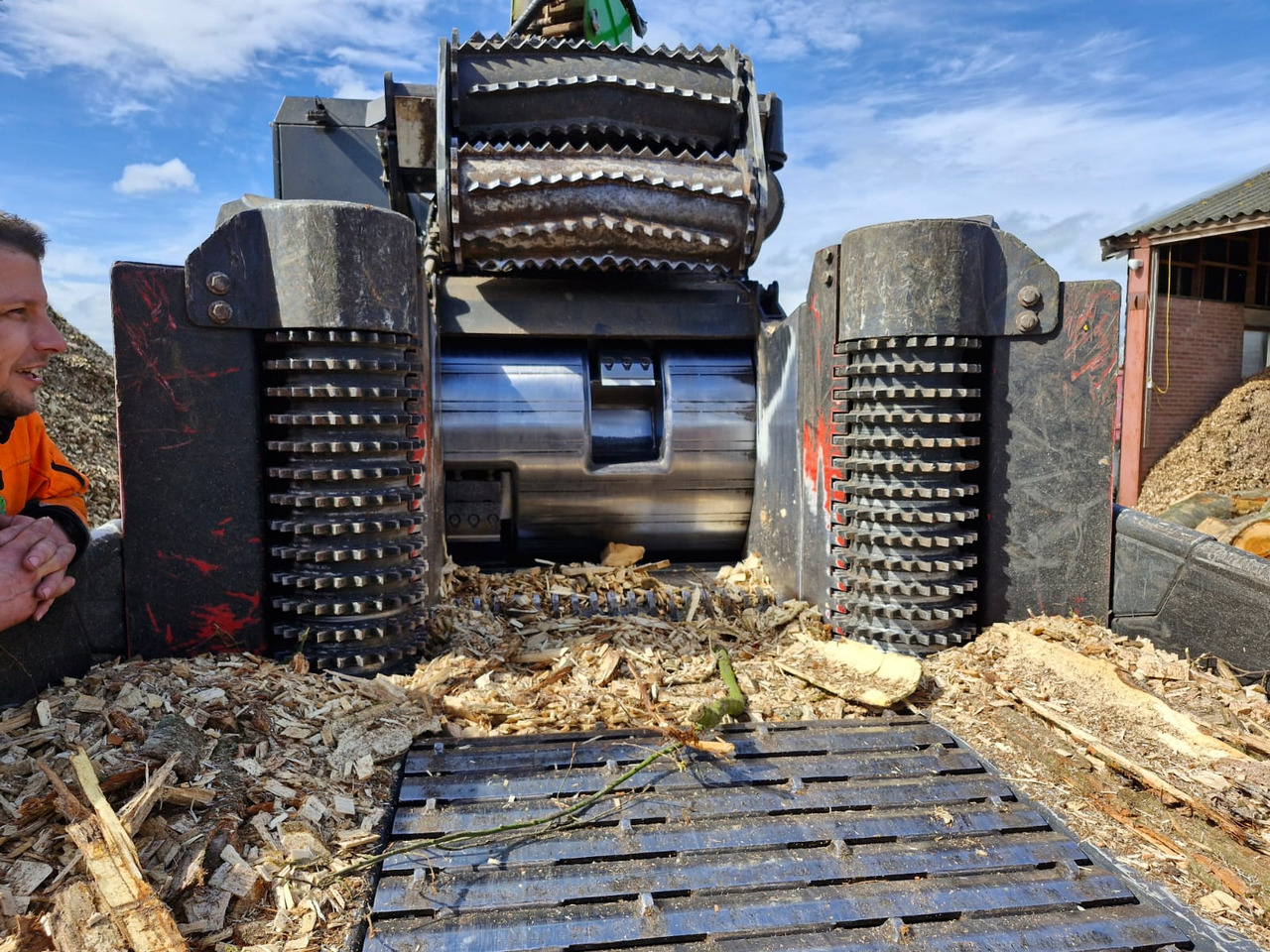 UFKES Greentec 972 Tracked Chipper - Tocător de lemne: Foto 5 UFKES Greentec 972 Tracked Chipper - Tocător de lemne: Foto 5