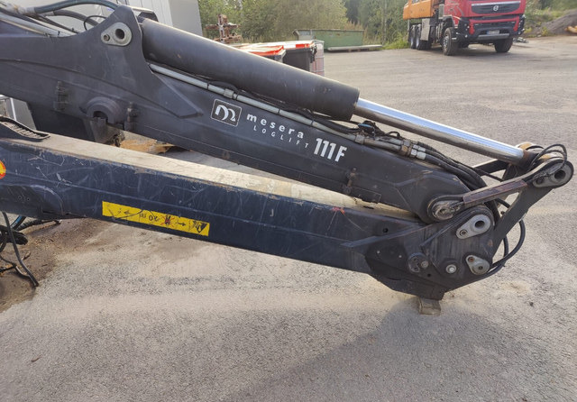 LogliftMesera / Loglift F111FT Sähköohjattu - Macara montată: Foto 5 LogliftMesera / Loglift F111FT Sähköohjattu - Macara montată: Foto 5