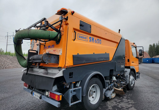 SchmidtSK650 Atego 85kmh/h - Măturătoare stradală: Foto 5 SchmidtSK650 Atego 85kmh/h - Măturătoare stradală: Foto 5