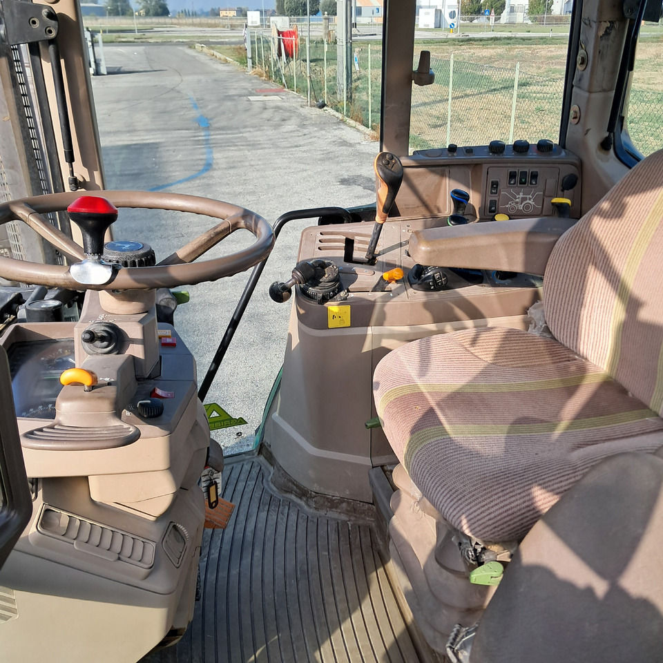 Tractor agricol JOHN DEERE 6230: Foto 9 Tractor agricol JOHN DEERE 6230: Foto 9