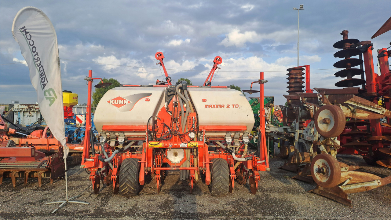 SEMINATRICE DI PRECISIONE KUHN MAXIMA 2 TD - Semănătoare: Foto 1 SEMINATRICE DI PRECISIONE KUHN MAXIMA 2 TD - Semănătoare: Foto 1