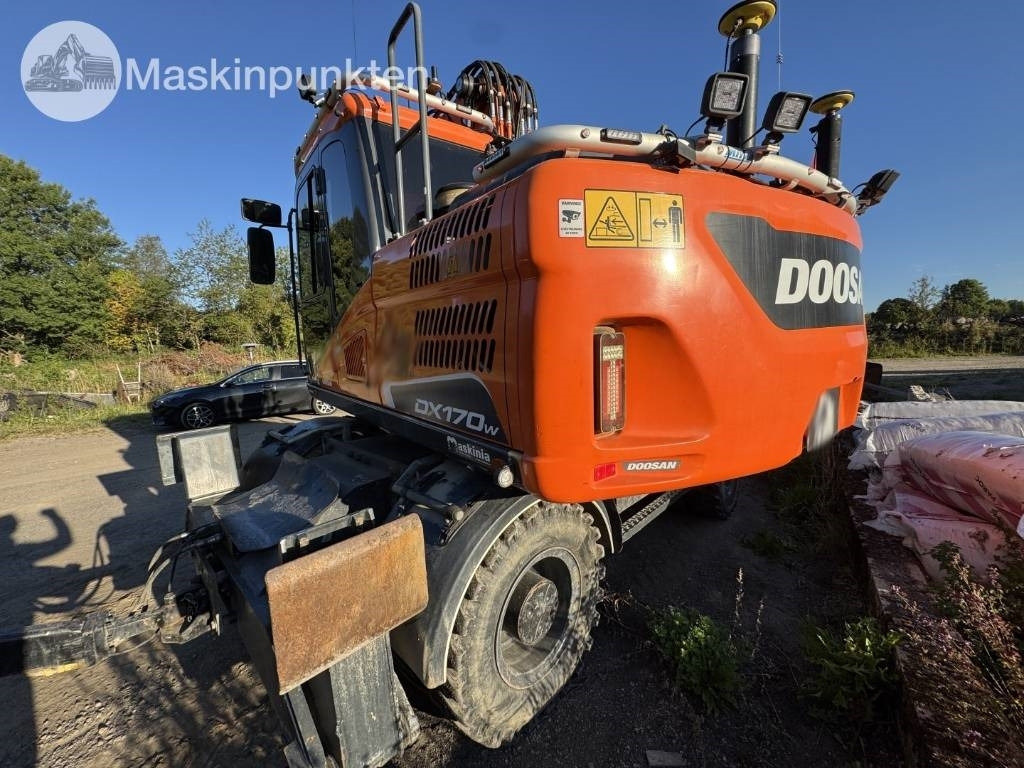 Doosan DX 170 W-5 + Tippvagn + Redskap - Excavator pe roţi: Foto 3 Doosan DX 170 W-5 + Tippvagn + Redskap - Excavator pe roţi: Foto 3