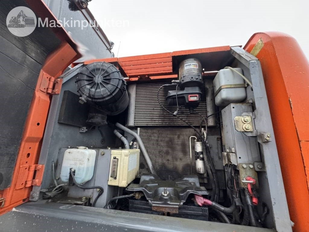 Excavator pe roţi Hitachi ZX 140 W-3 Med vagn och redskap!: Foto 27 Excavator pe roţi Hitachi ZX 140 W-3 Med vagn och redskap!: Foto 27