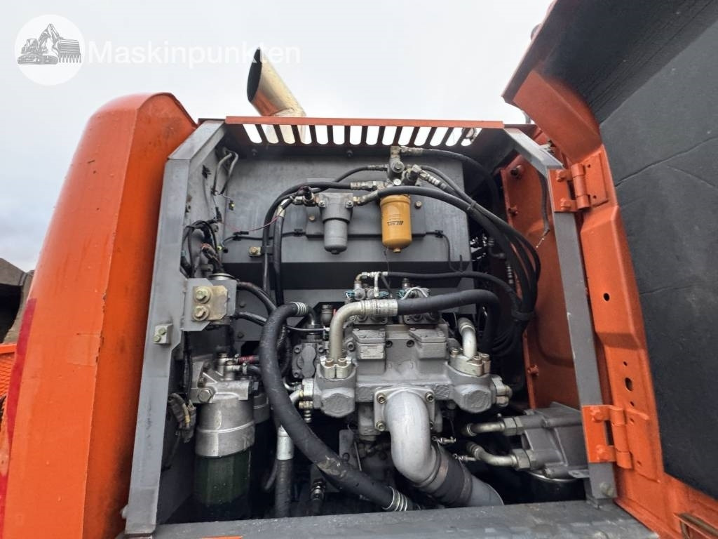 Excavator pe roţi Hitachi ZX 140 W-3 Med vagn och redskap!: Foto 31 Excavator pe roţi Hitachi ZX 140 W-3 Med vagn och redskap!: Foto 31