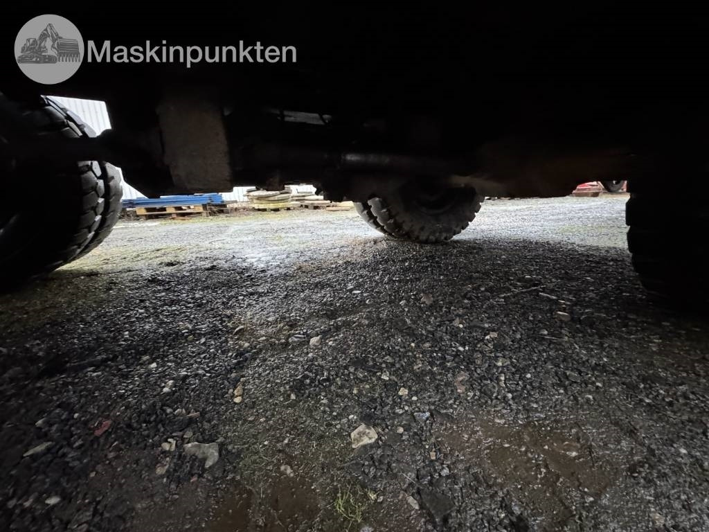 Excavator pe roţi Hitachi ZX 140 W-3 Med vagn och redskap!: Foto 8 Excavator pe roţi Hitachi ZX 140 W-3 Med vagn och redskap!: Foto 8