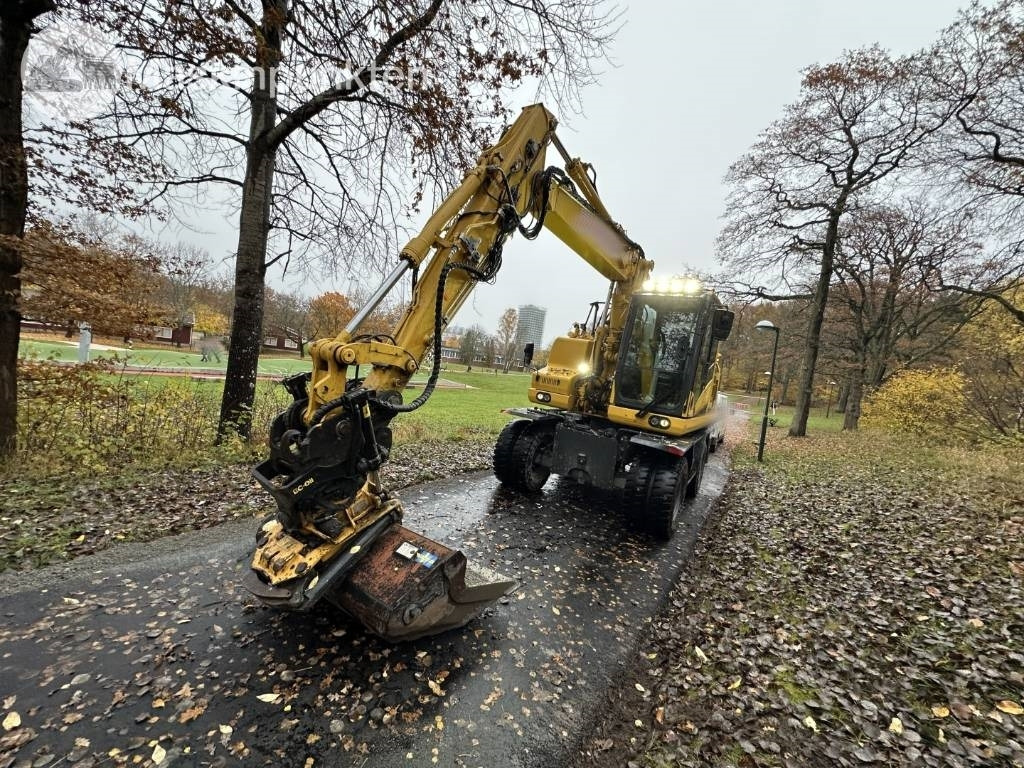 Komatsu PW 148-11 med vagn och redskap - Excavator pe roţi: Foto 2 Komatsu PW 148-11 med vagn och redskap - Excavator pe roţi: Foto 2