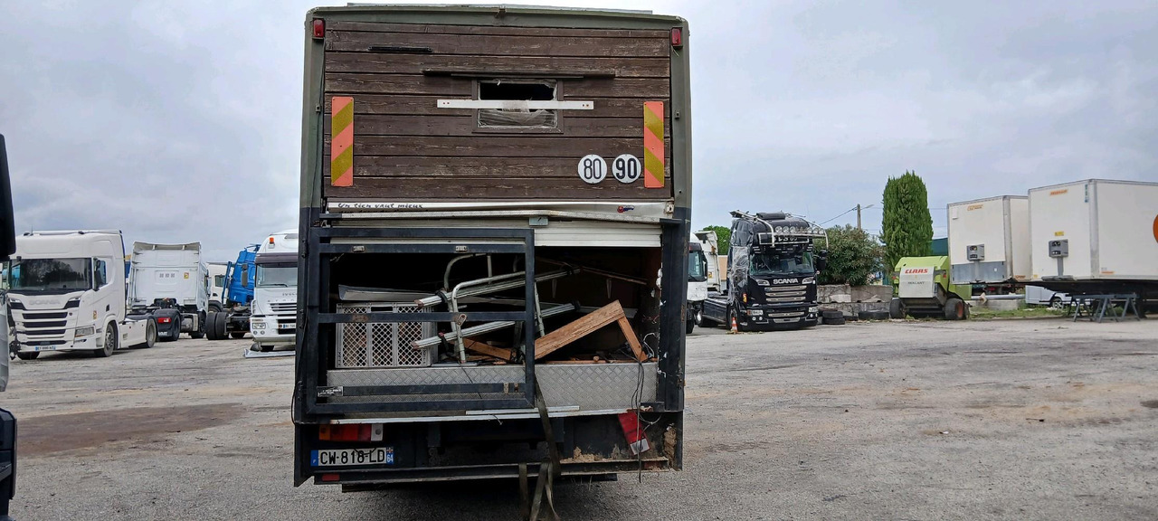 RENAULT M180 PORTEUR BETAILLERE - Camion transport cai: Foto 5 RENAULT M180 PORTEUR BETAILLERE - Camion transport cai: Foto 5