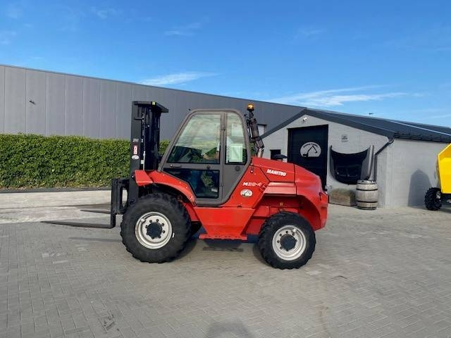 Manitou M 30.4 - Stivuitor de teren dificil: Foto 1 Manitou M 30.4 - Stivuitor de teren dificil: Foto 1