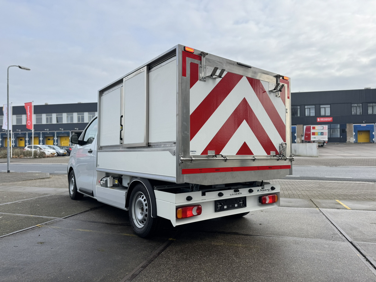 Citroen E-Jumpy veegvuil zijbelader seitenlader mullfahrzeug - Autoutilitară basculantă, Autoutilitară electrică: Foto 4 Citroen E-Jumpy veegvuil zijbelader seitenlader mullfahrzeug - Autoutilitară basculantă, Autoutilitară electrică: Foto 4