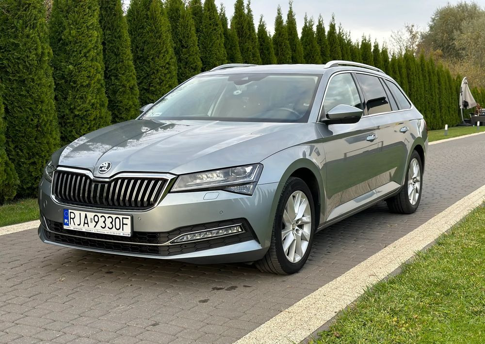 Skoda Superb 2.0 TDI SCR Style DSG - Mașină break: Foto 1 Skoda Superb 2.0 TDI SCR Style DSG - Mașină break: Foto 1